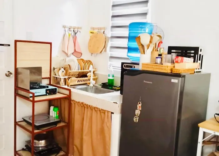 Gasthuis Olango Island - S&e-1 Tiny Fully Furnished With Hot Shower, Washer, Wi-fi, Netflix & King-size Bed