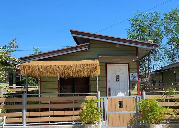 Olango Island - S&e-1 Tiny Fully Furnished With Hot Shower, Washer, Wi-fi, Netflix & King-size Bed Lapu-Lapu City