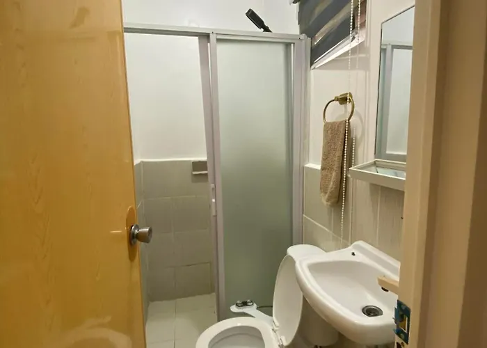 Olango Island - S&e-1 Tiny Fully Furnished With Hot Shower, Washer, Wi-fi, Netflix & King-size Bed 4* Lapu-Lapu City
