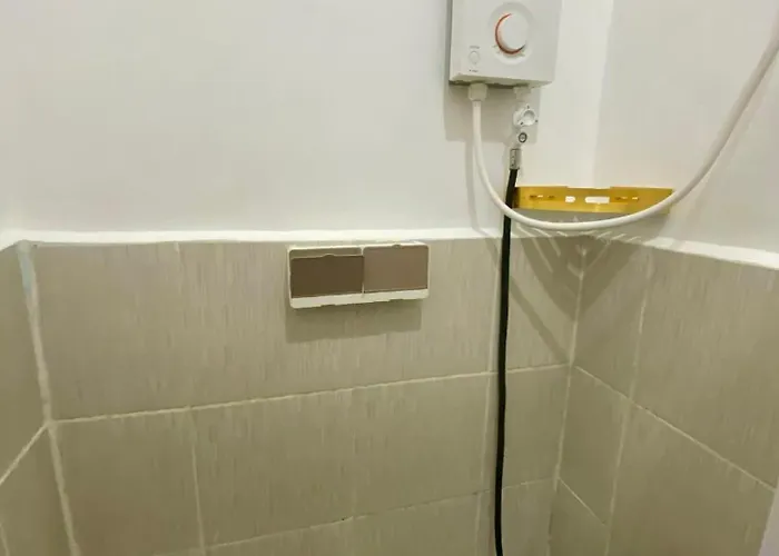 Gasthuis Olango Island - S&e-1 Tiny Fully Furnished With Hot Shower, Washer, Wi-fi, Netflix & King-size Bed Lapu-Lapu City