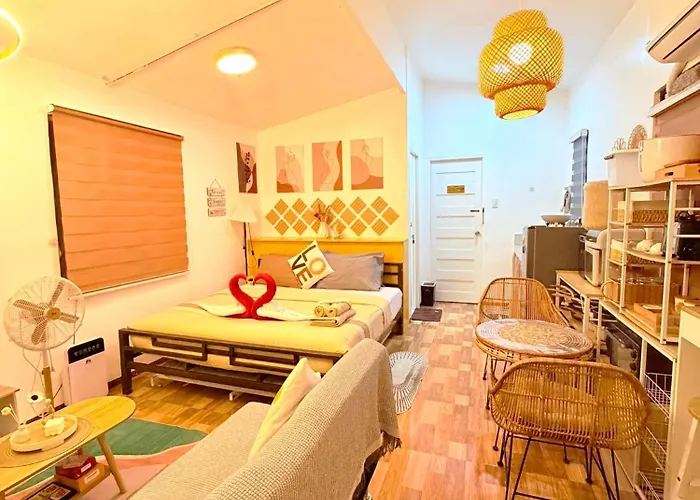 Gasthuis Olango Island - S&e-1 Tiny Fully Furnished With Hot Shower, Washer, Wi-fi, Netflix & King-size Bed Lapu-Lapu City